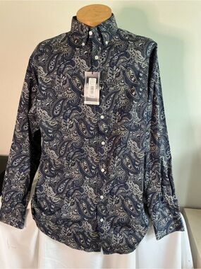 Roundtree & Yorke Navy and Cream Paisley Button-Down Shirt
